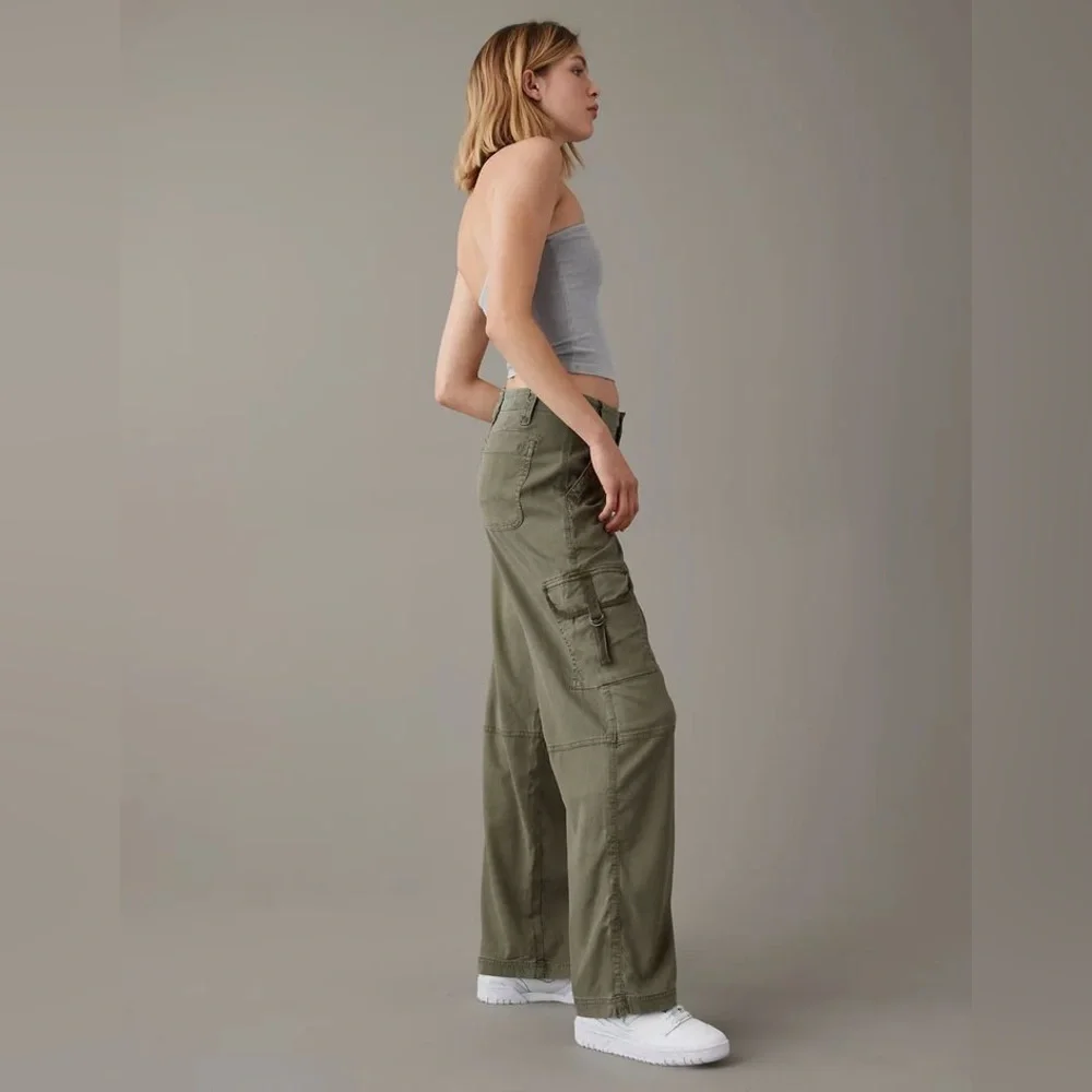 American Eagle Super High-Ride Baggy Wide Leg Cargos - Picture 2 of 5